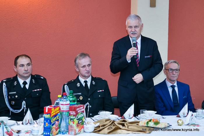 Strażacy seniorzy przełamali się opłatkiem