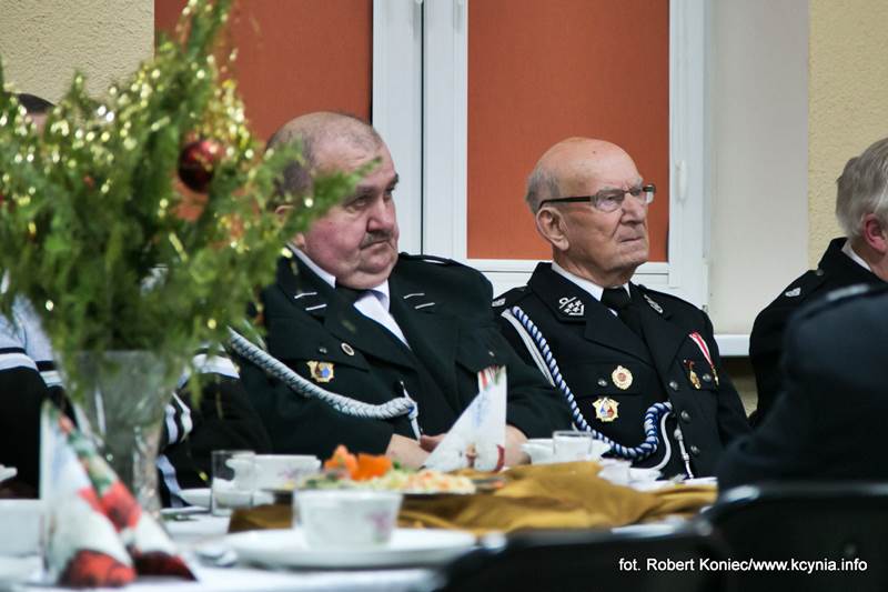 Strażacy seniorzy przełamali się opłatkiem