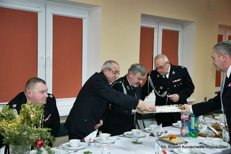 Strażacy seniorzy przełamali się opłatkiem