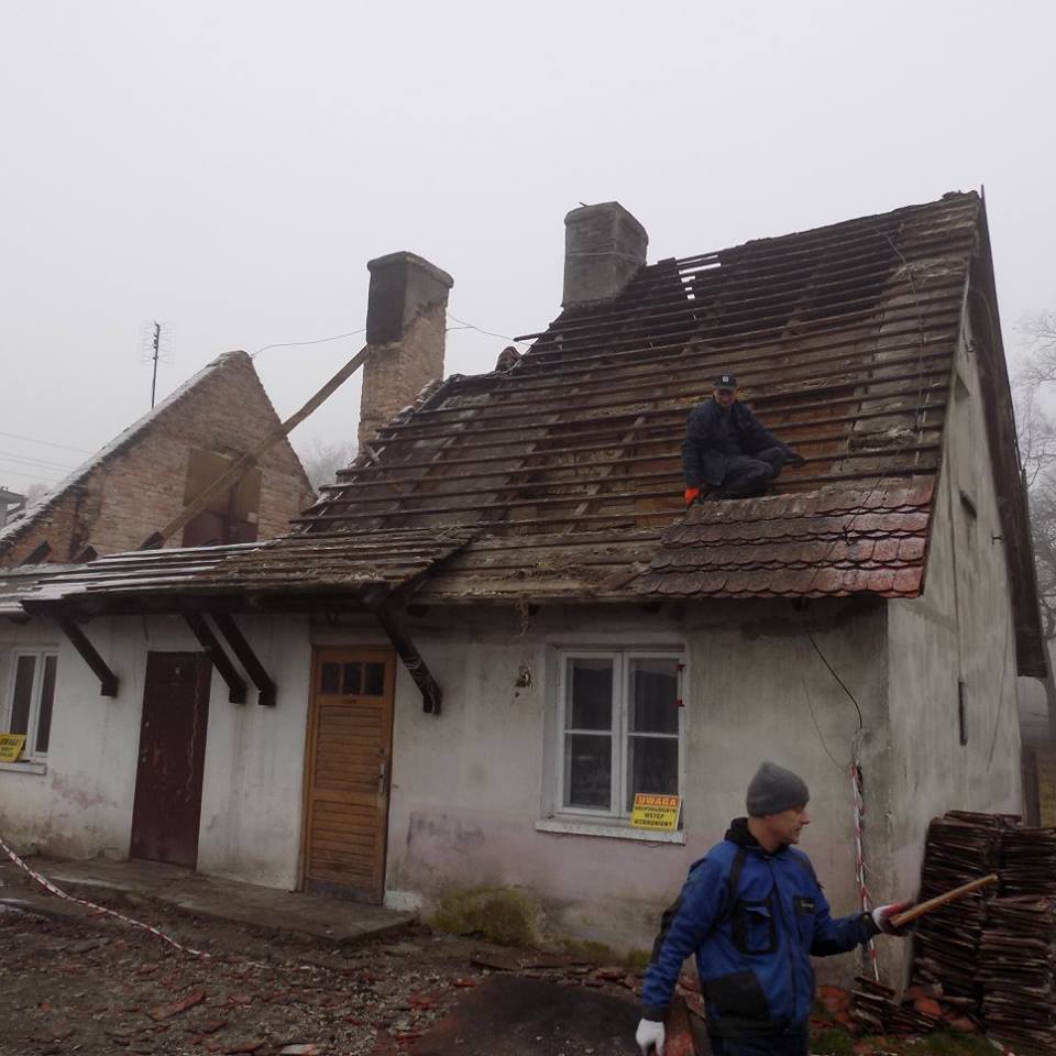 Odbudowa domu po pożarze w Pińsku trwa