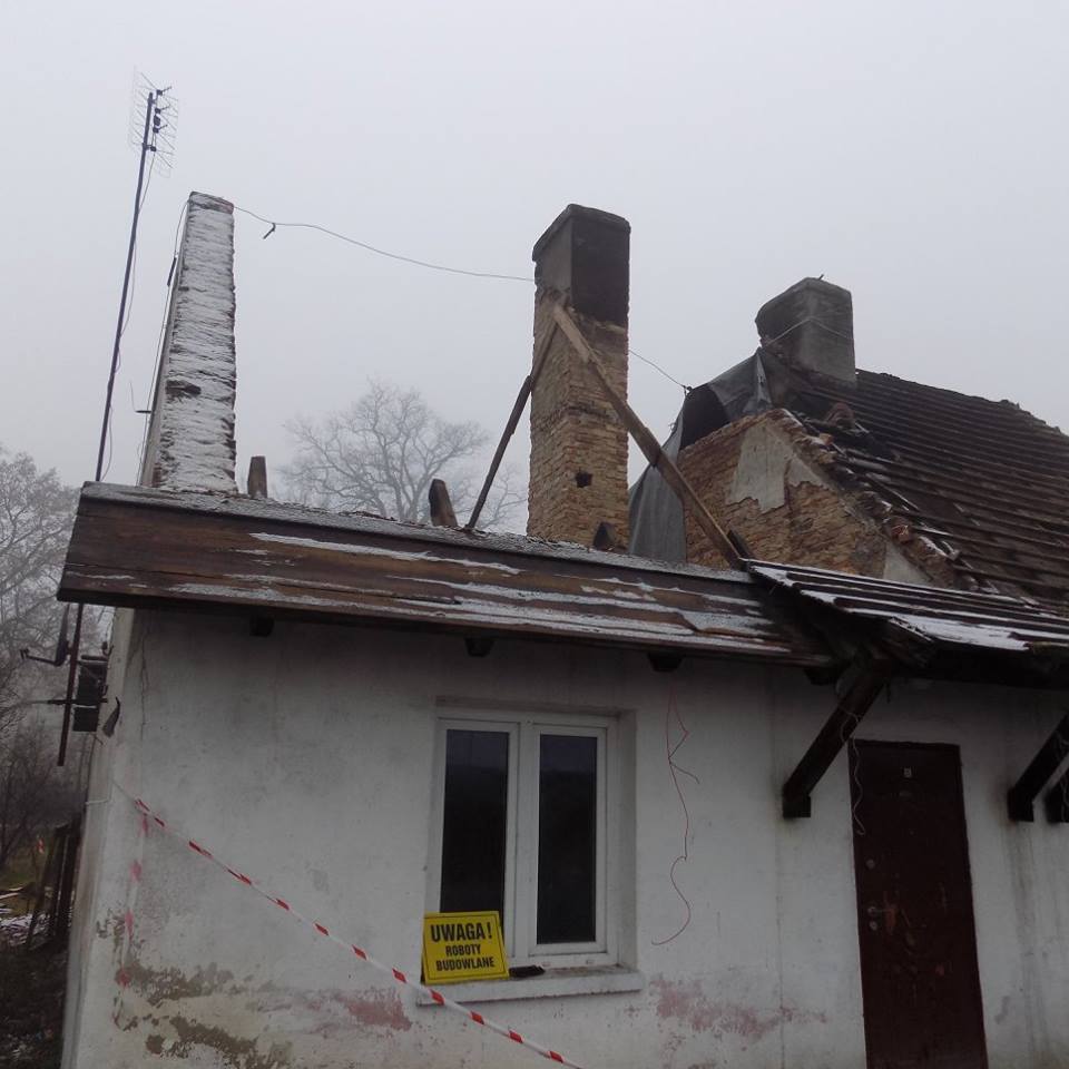 Odbudowa domu po pożarze w Pińsku trwa