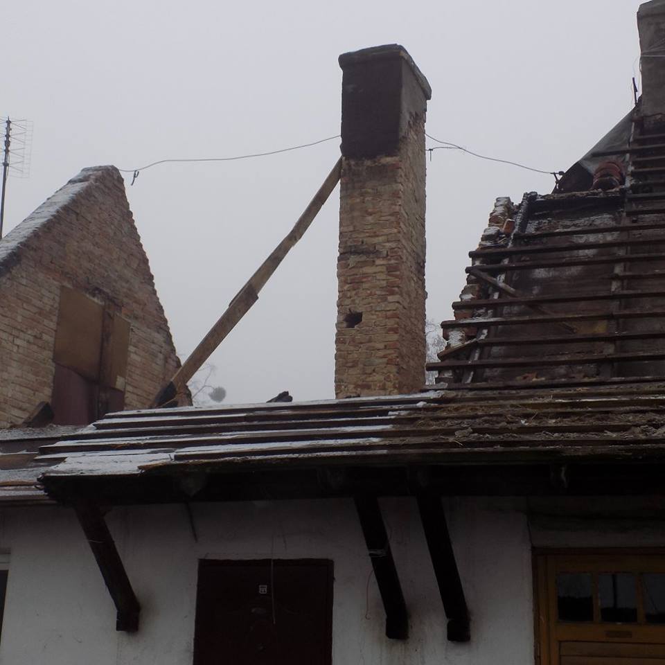 Odbudowa domu po pożarze w Pińsku trwa