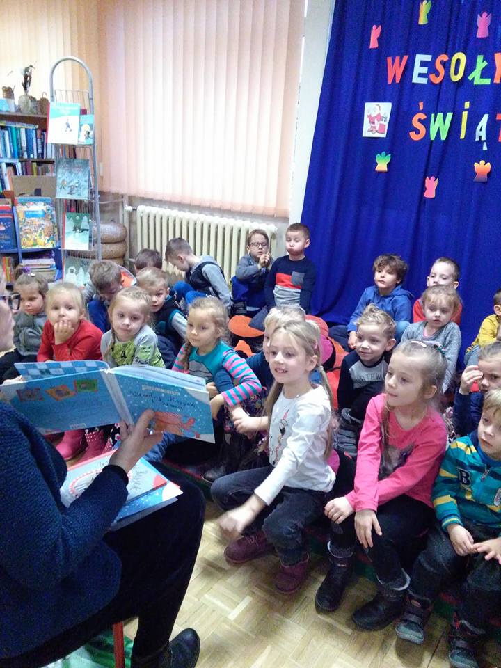 Smerfiki z Rejonowej Bibliotece Publicznej w Szubinie