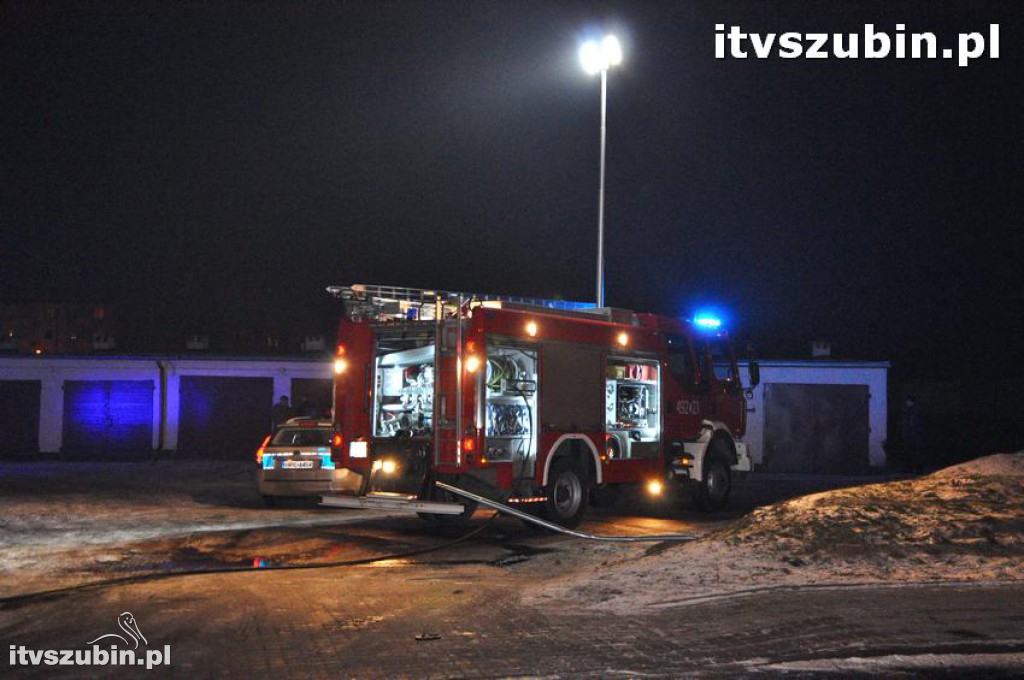 Kierujący mercedesem wyleciał z zakrętu