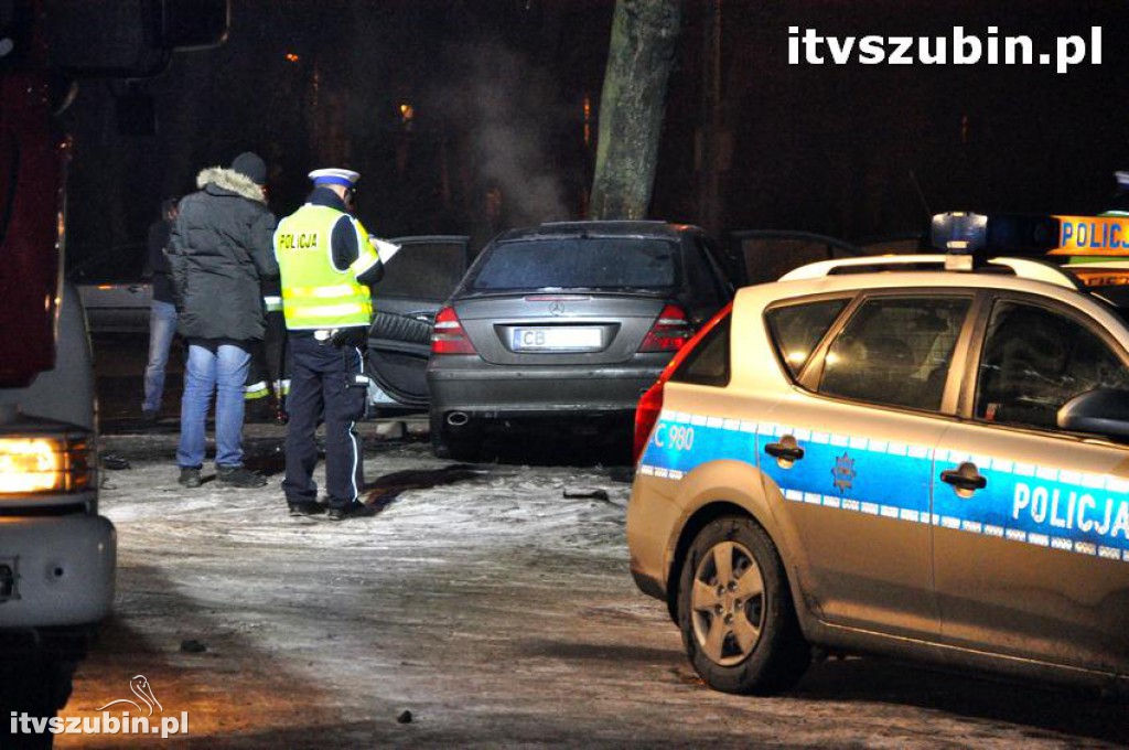 Kierujący mercedesem wyleciał z zakrętu