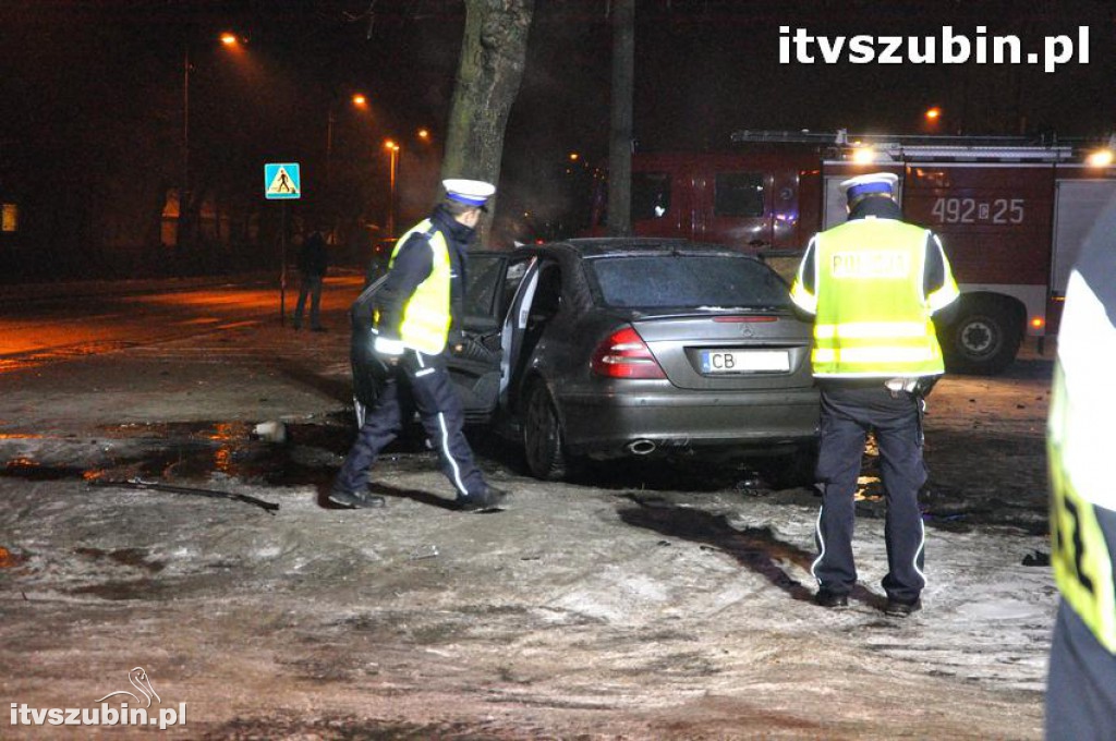 Kierujący mercedesem wyleciał z zakrętu