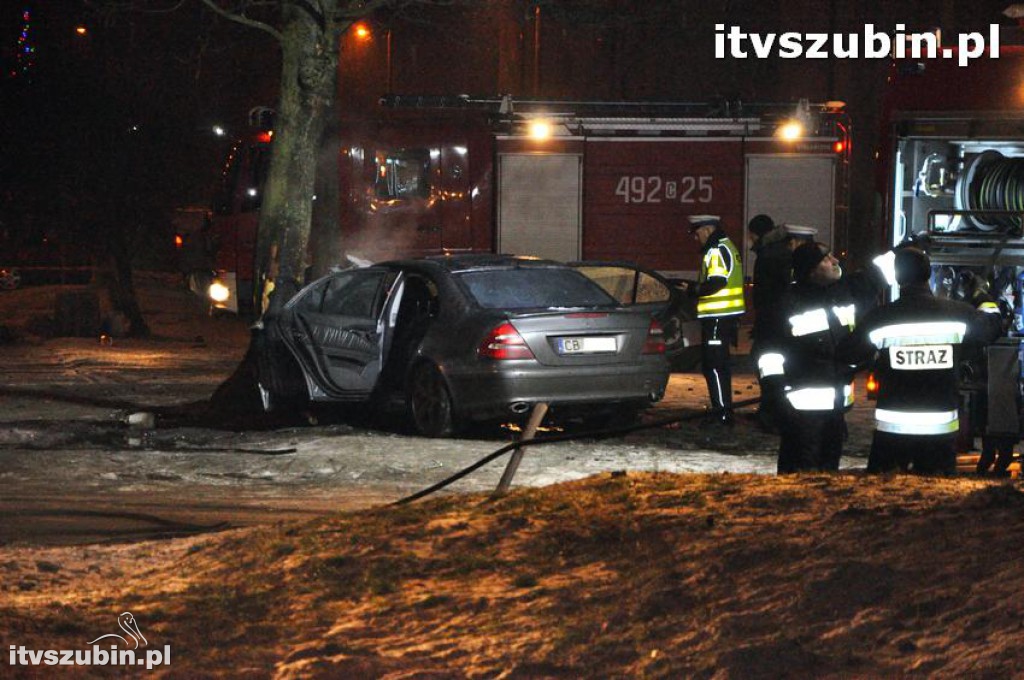 Kierujący mercedesem wyleciał z zakrętu