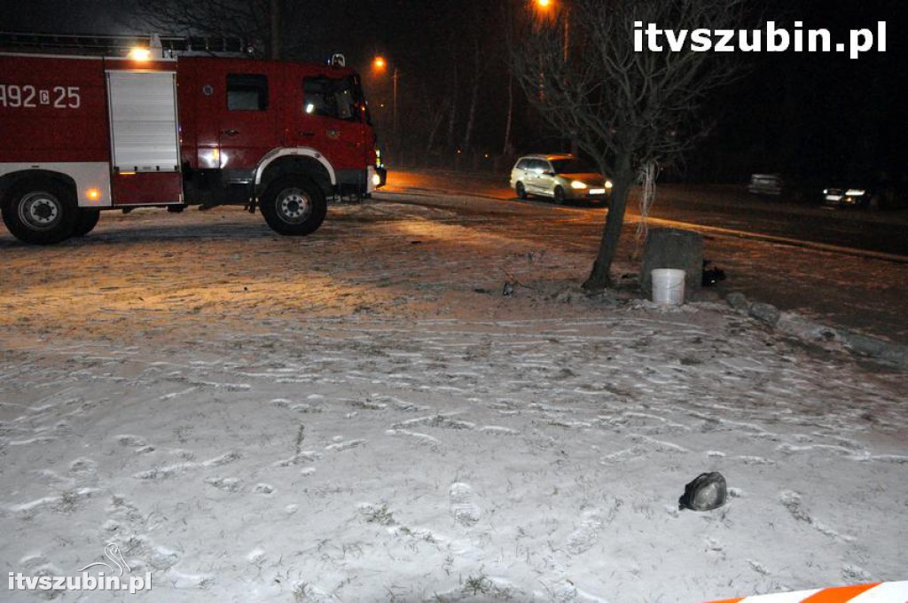 Kierujący mercedesem wyleciał z zakrętu