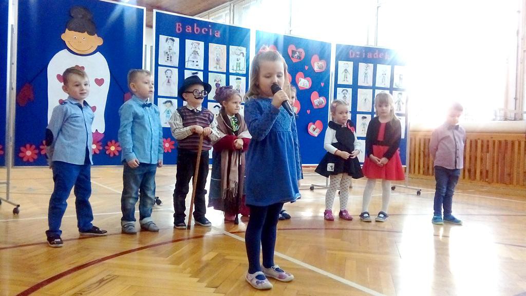 Dzień Babci i Dzień Dziadka u maluchów w Kowalewie