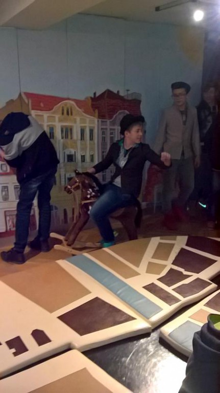 Lodowisko kontra muzeum