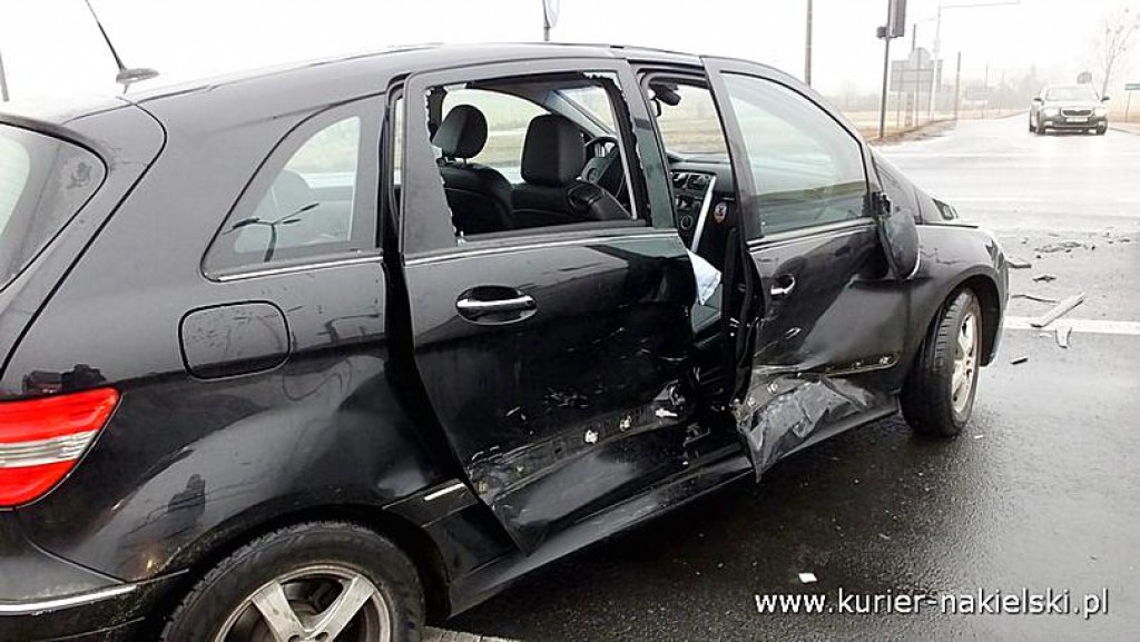 Wypadek na skrzyżowaniu w Nakle