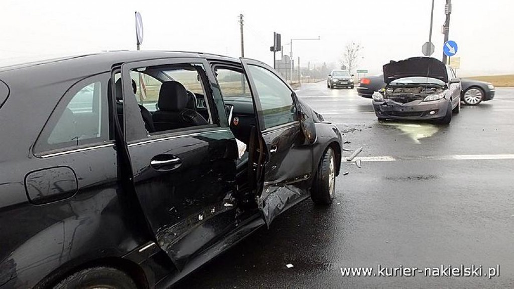 Wypadek na skrzyżowaniu w Nakle