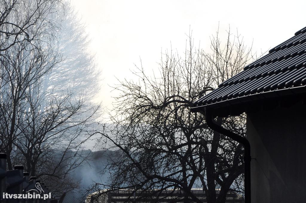 Pożar balotów w Smolnikach