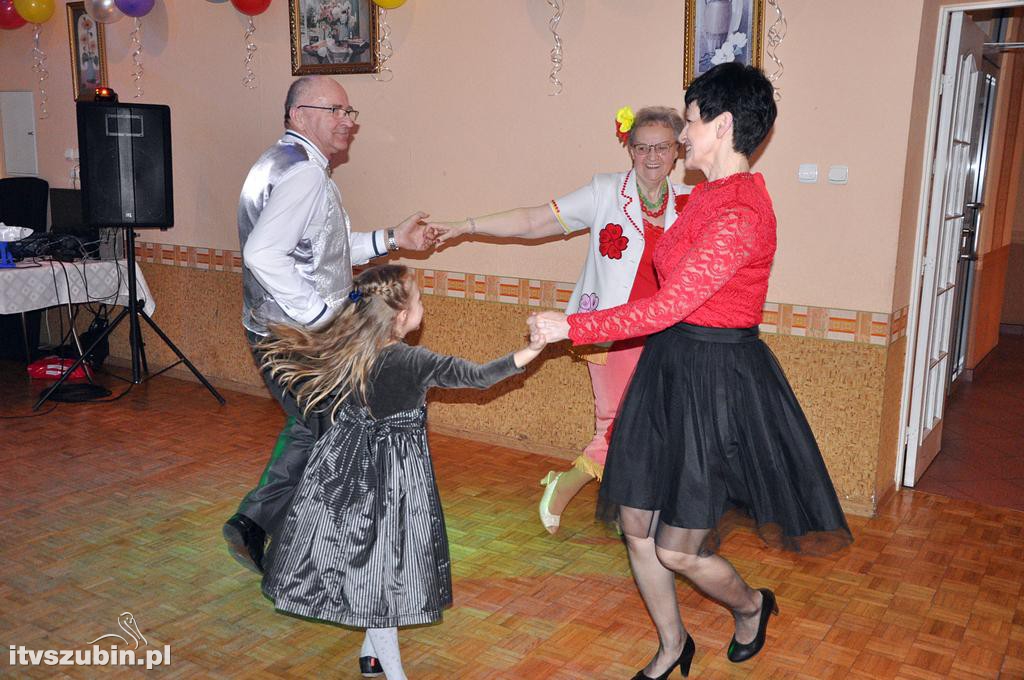 Emeryci pożegnali mijający karnawał 2017