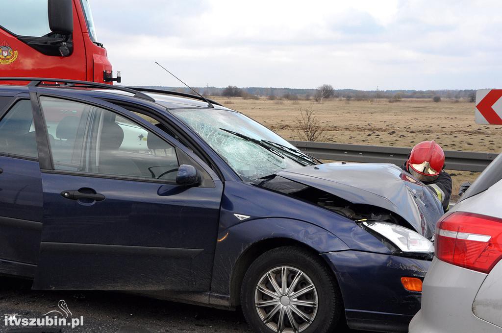 Wypadek na obwodnicy Szubina zderzyły się dwa fordy