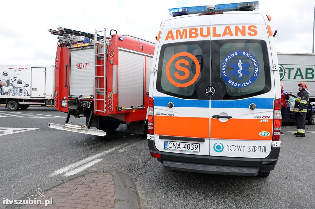 Wypadek na obwodnicy Szubina zderzyły się dwa fordy