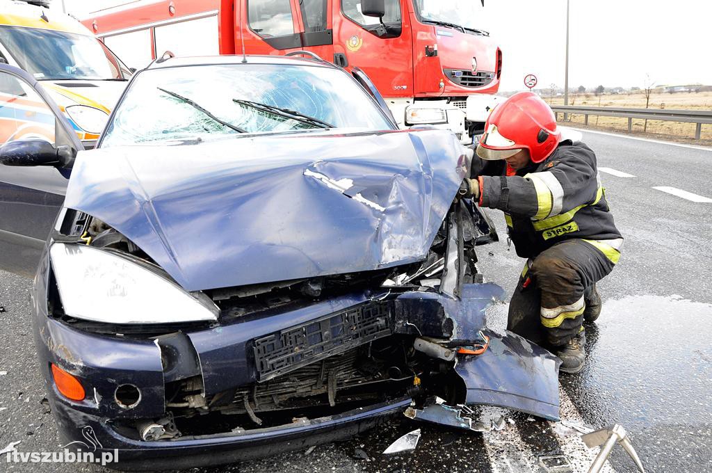 Wypadek na obwodnicy Szubina zderzyły się dwa fordy