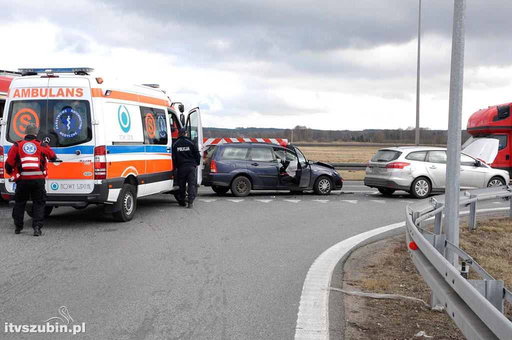 Wypadek na obwodnicy Szubina zderzyły się dwa fordy