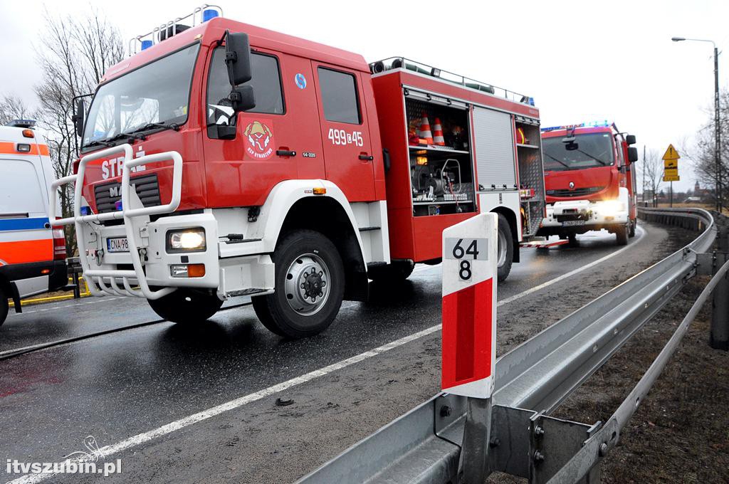 Kolizja samochodu ciężarowego z busem w Zamościu