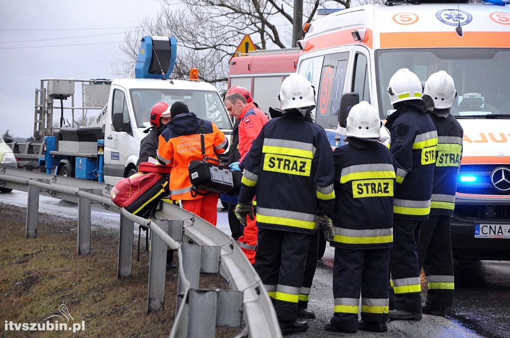 Kolizja samochodu ciężarowego z busem w Zamościu