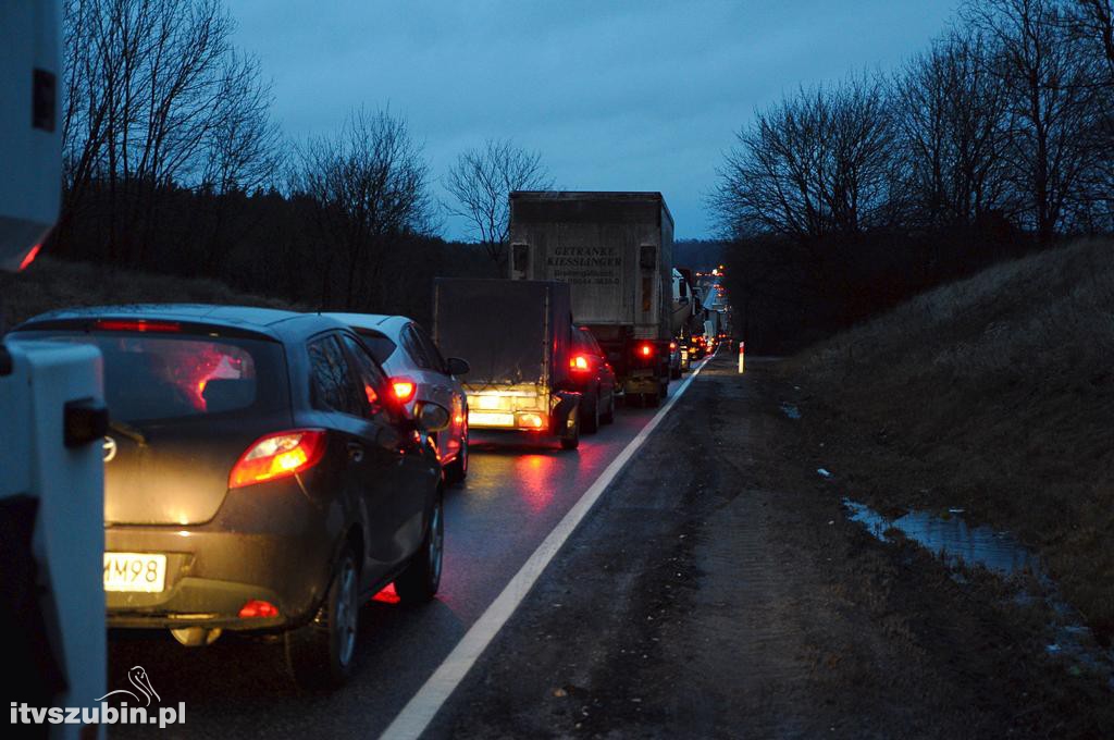 Zdarzenie drogowe z udziałem trzech samochodów w Szkocji