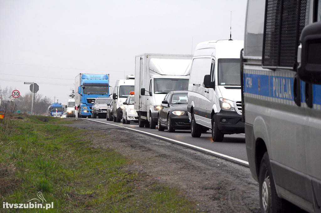Kolizja dwóch osobówek w Łachowie DK5