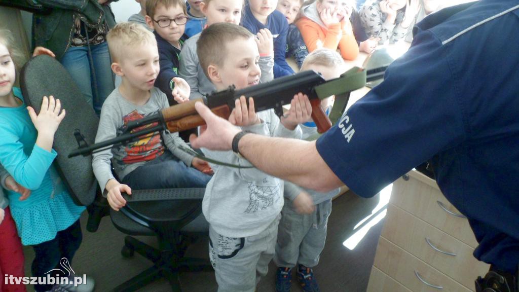 Wizyta Stokrotek i Biedronek w KP Szubin i PSP w Szubinie