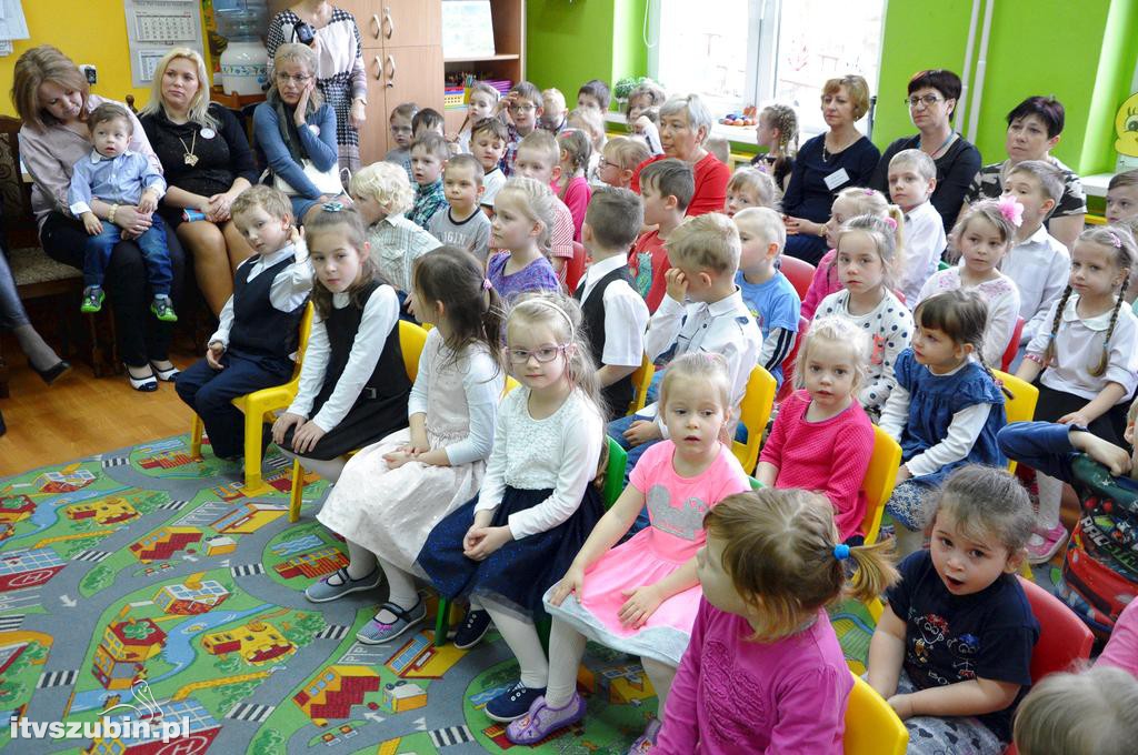 Półka bookcrossingowa w PS 3 Szubin
