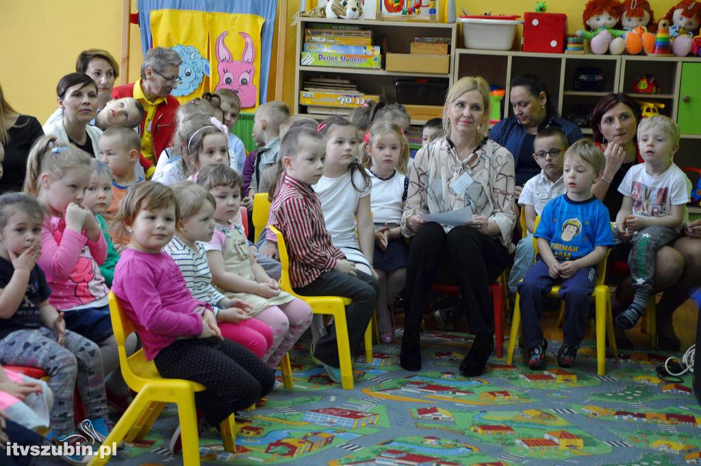 Półka bookcrossingowa w PS 3 Szubin