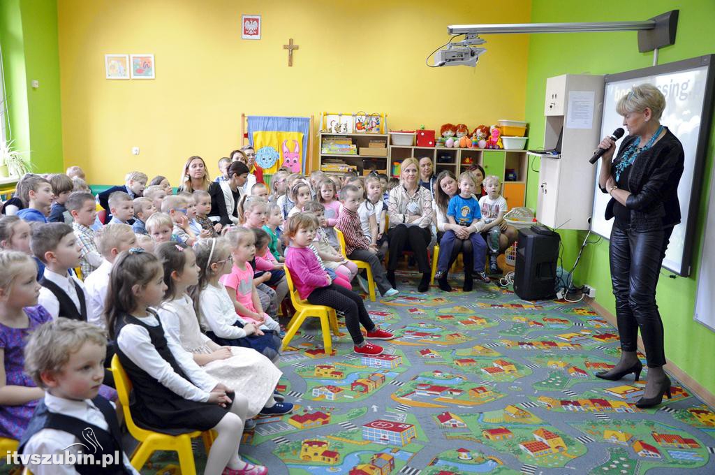 Półka bookcrossingowa w PS 3 Szubin