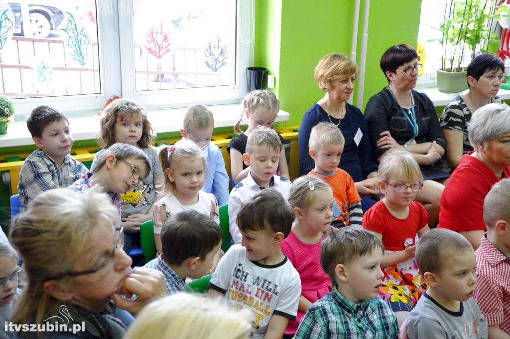 Półka bookcrossingowa w PS 3 Szubin