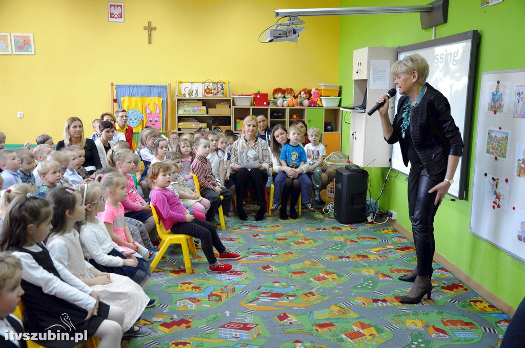 Półka bookcrossingowa w PS 3 Szubin