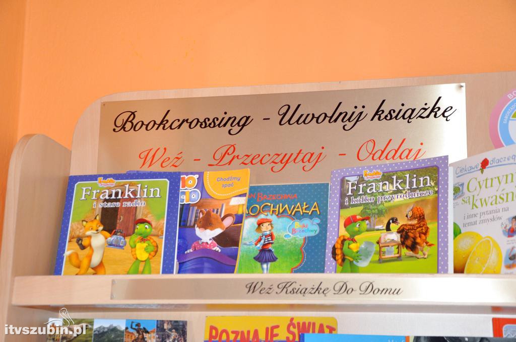 Półka bookcrossingowa w PS 3 Szubin