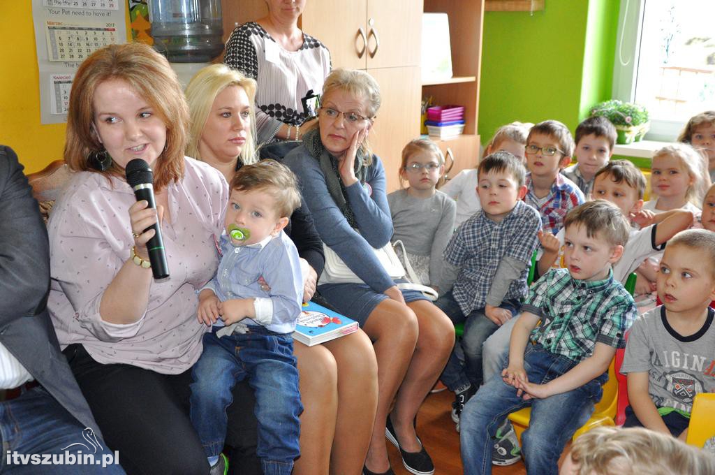 Półka bookcrossingowa w PS 3 Szubin