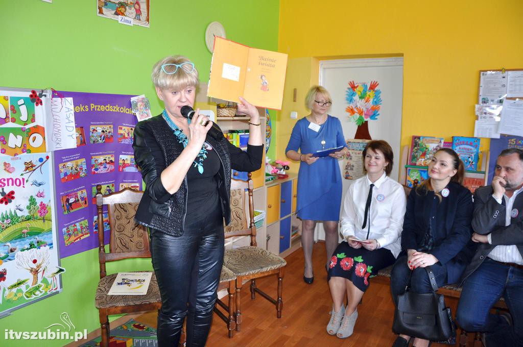 Półka bookcrossingowa w PS 3 Szubin