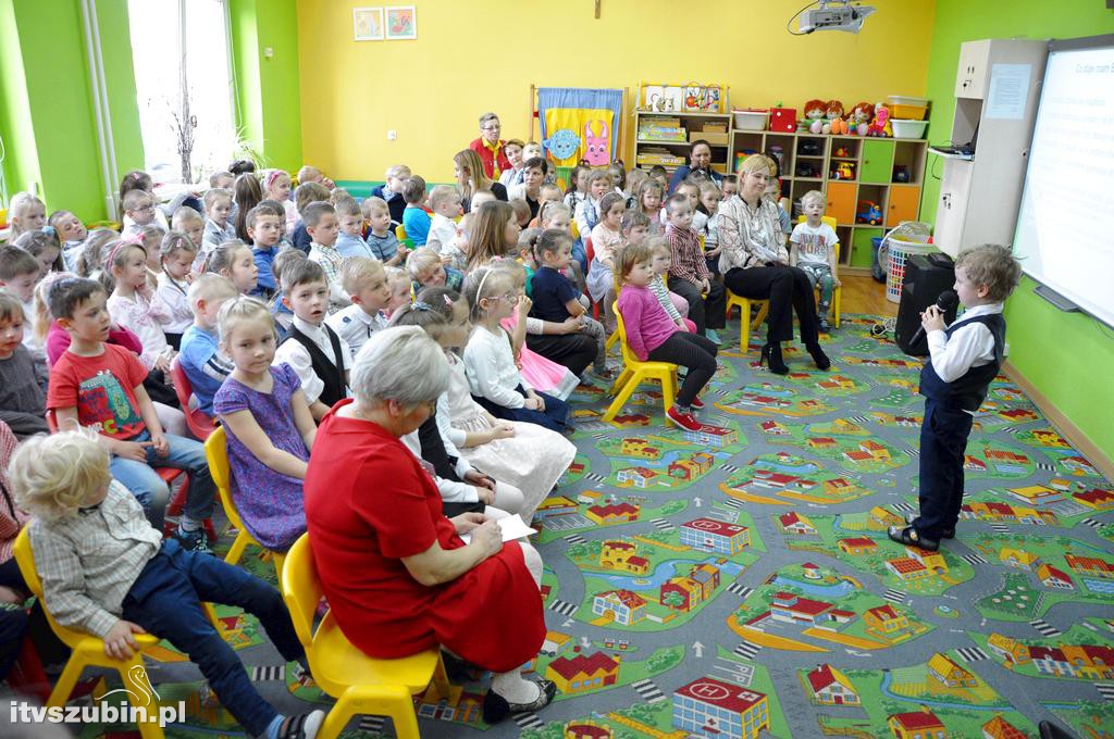 Półka bookcrossingowa w PS 3 Szubin