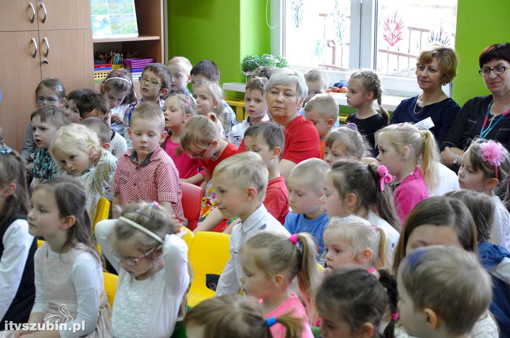 Półka bookcrossingowa w PS 3 Szubin