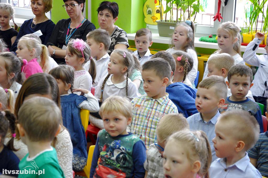 Półka bookcrossingowa w PS 3 Szubin