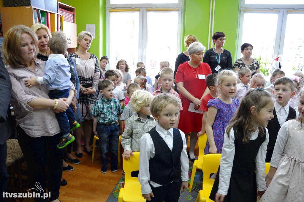 Półka bookcrossingowa w PS 3 Szubin