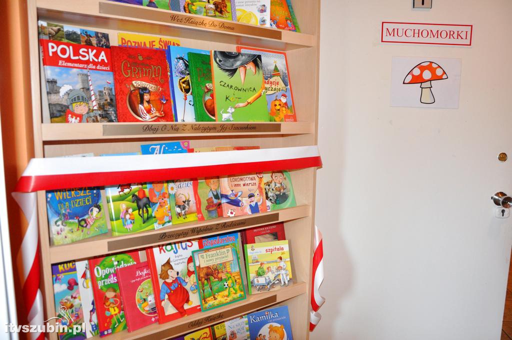 Półka bookcrossingowa w PS 3 Szubin