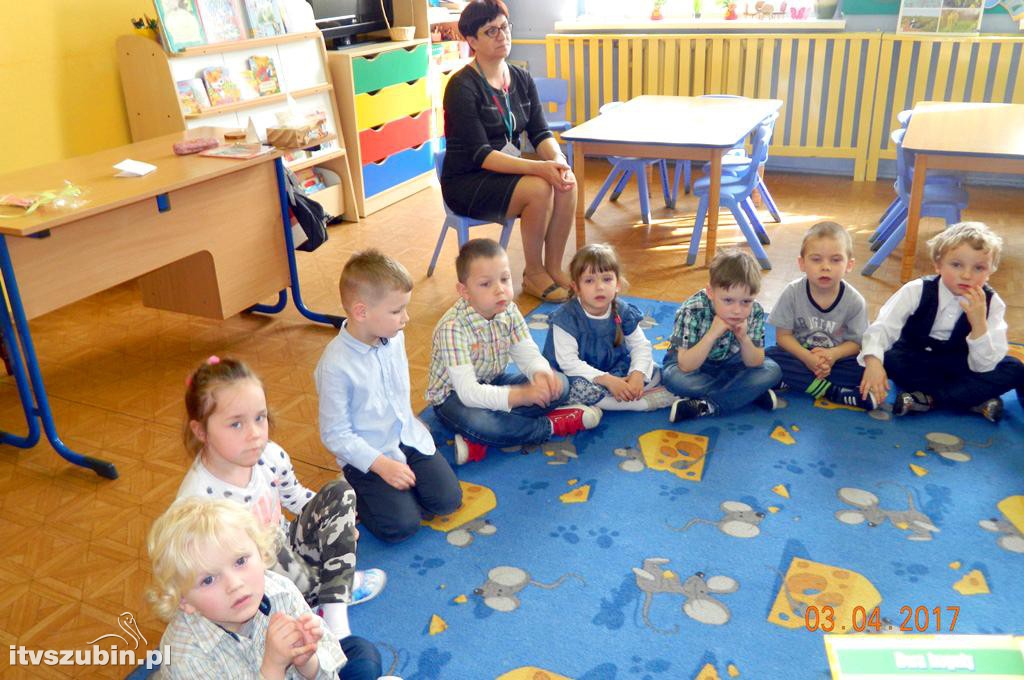 Półka bookcrossingowa w PS 3 Szubin