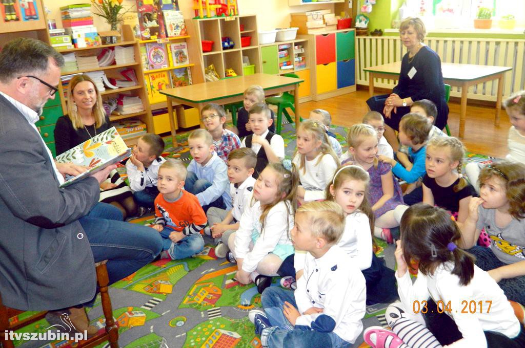Półka bookcrossingowa w PS 3 Szubin
