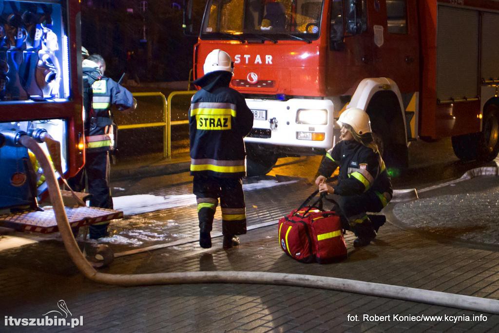 Nocny pożar kamienicy w Kcyni