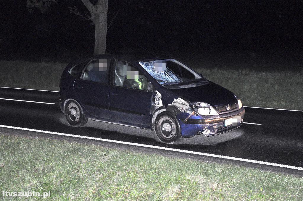 Tragiczny wypadek za Samoklęskami Dużymi. Pieszy potrącony przez auto