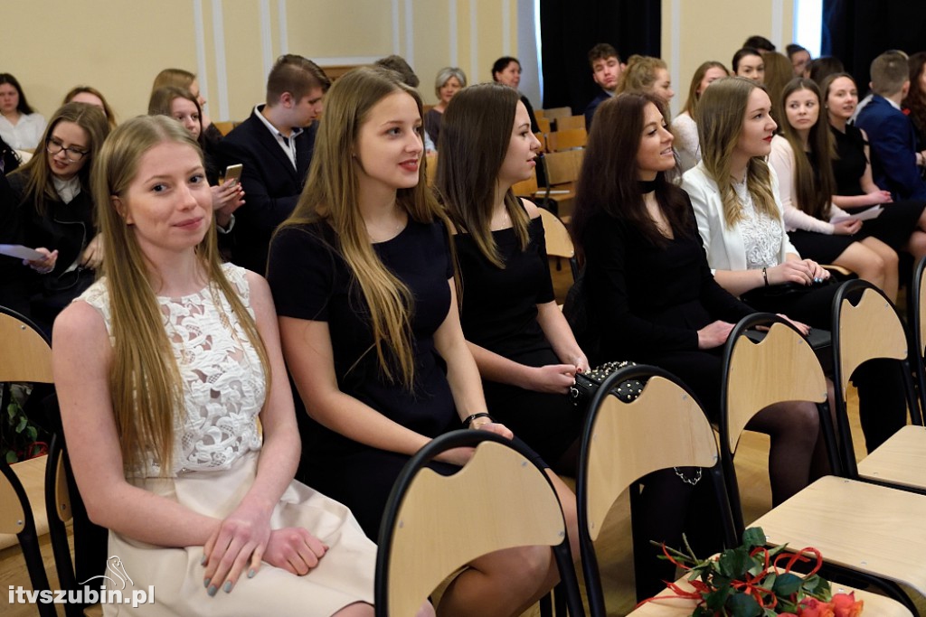Pożegnanie absolwentów w LO Szubin