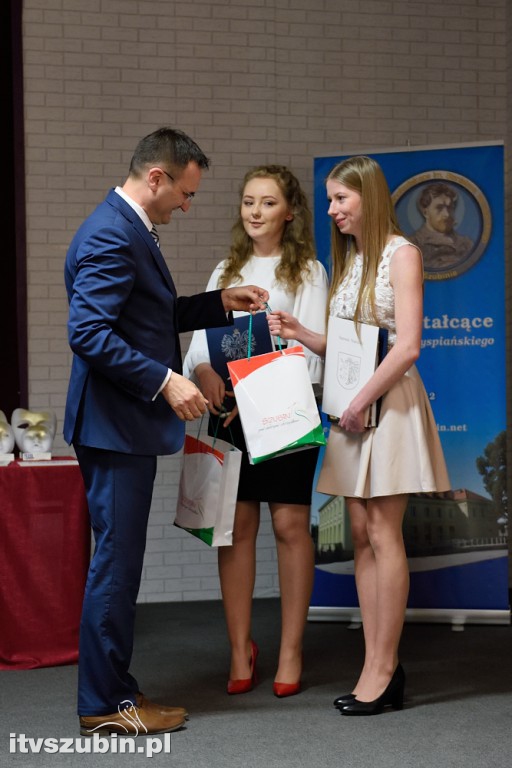 Pożegnanie absolwentów w LO Szubin