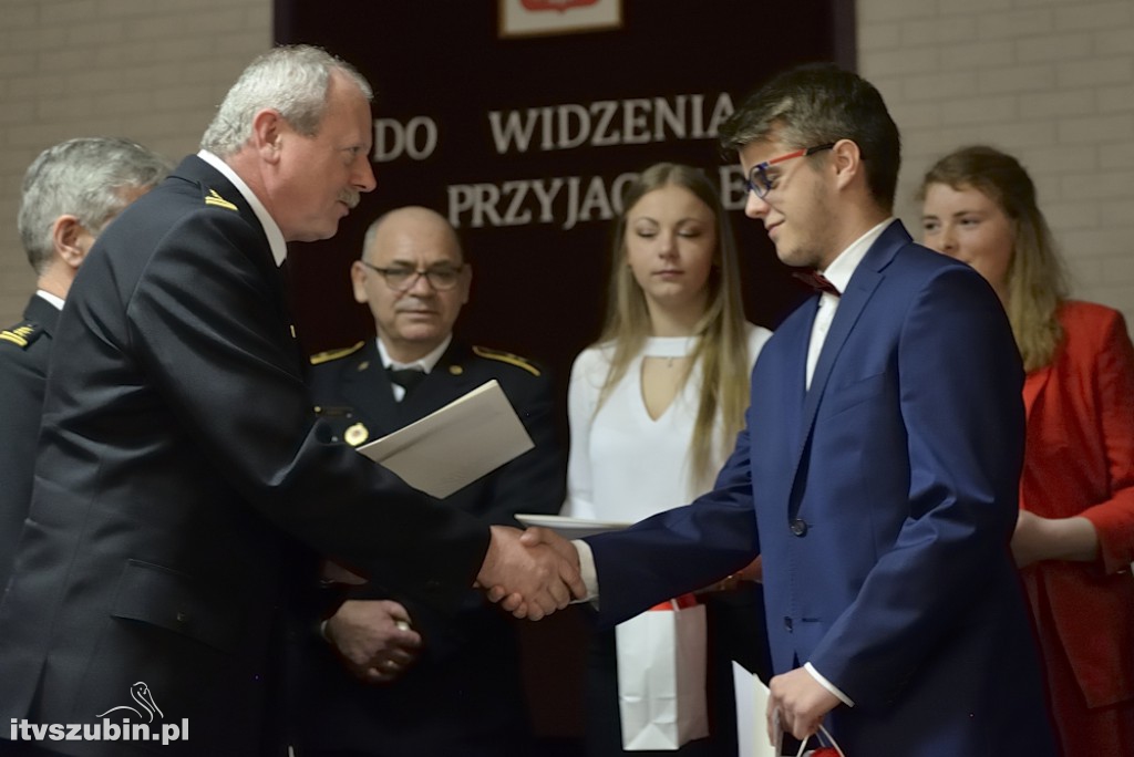 Pożegnanie absolwentów w LO Szubin
