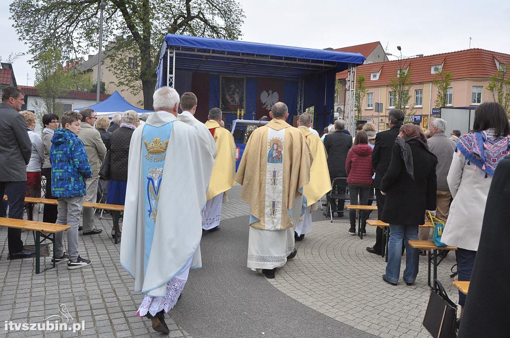 Uroczysta Msza św. za Ojczyznę na szubińskim Rynku