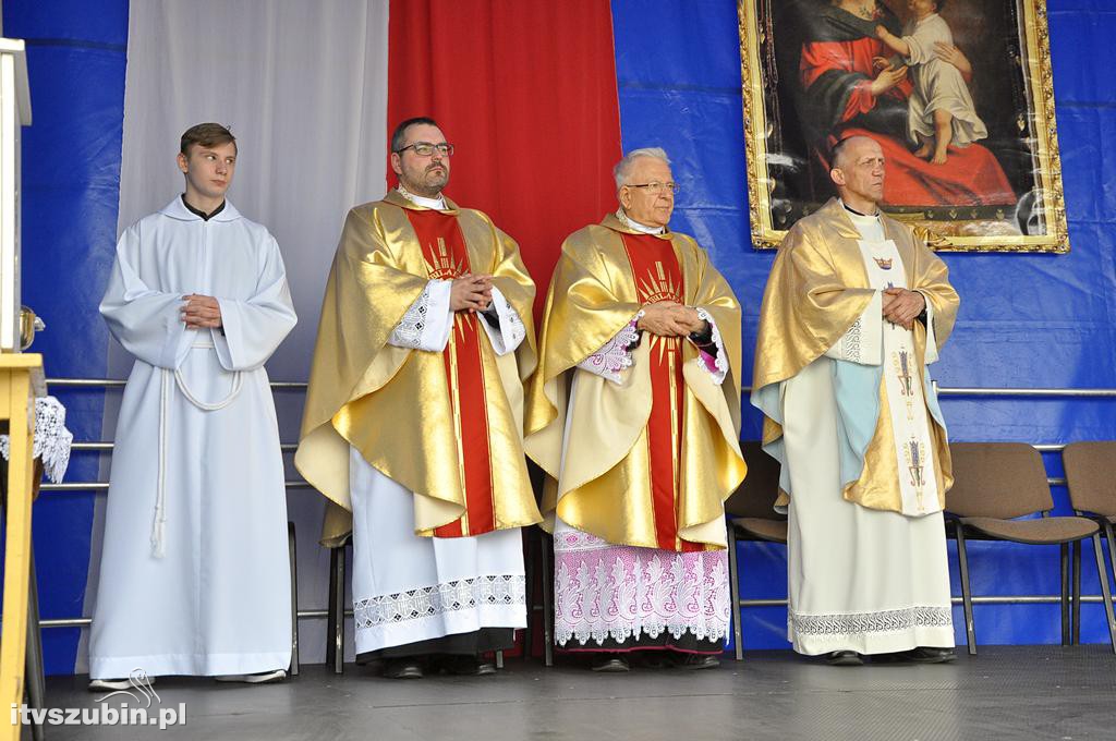 Uroczysta Msza św. za Ojczyznę na szubińskim Rynku