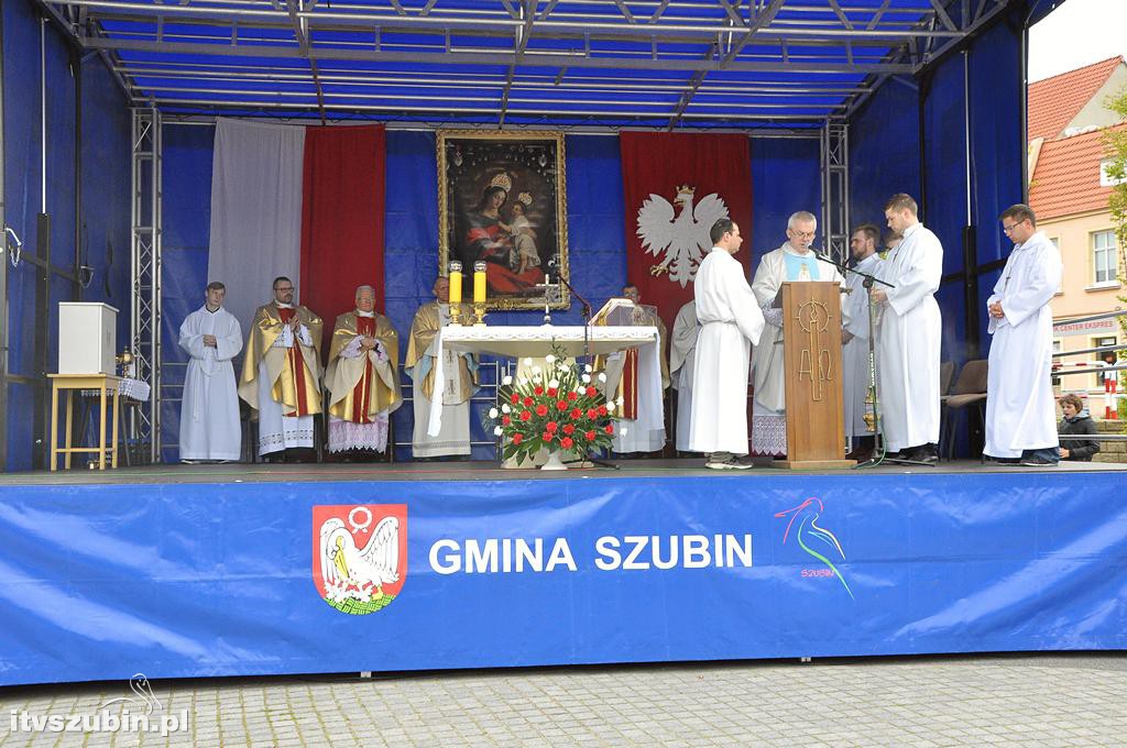 Uroczysta Msza św. za Ojczyznę na szubińskim Rynku